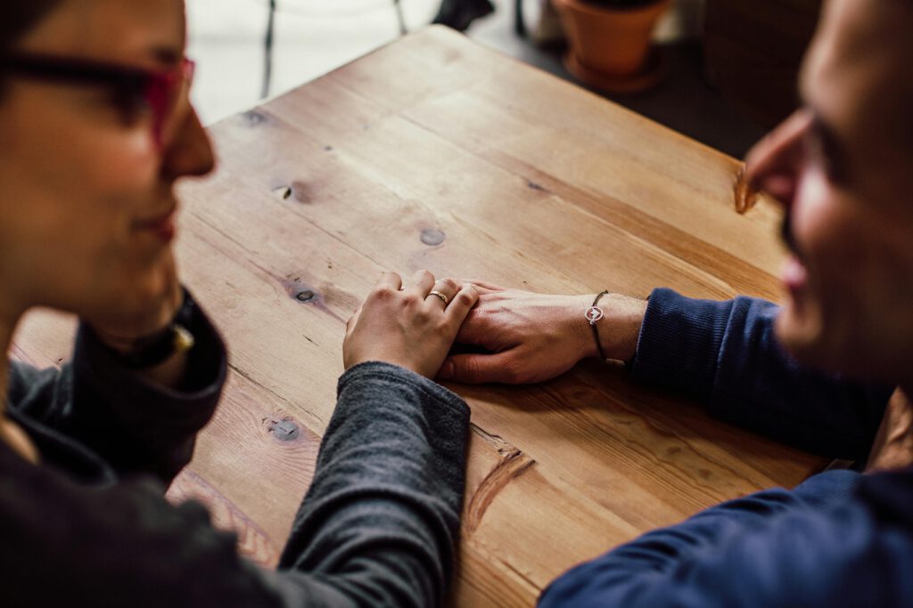 Apoyo emocional y acompañamiento en la prevención del suicidio
